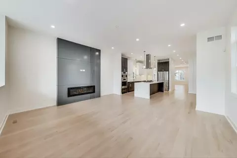 3840 W Cornelia Ave, Chicago, IL 60618 photo 18