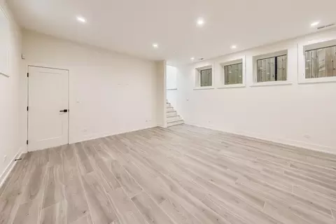 3840 W Cornelia Ave, Chicago, IL 60618 photo 33