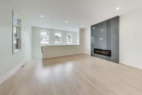 3840 W Cornelia Ave, Chicago, IL 60618 photo 19