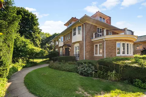 693 Sheridan Rd, Wilmette, IL 60091