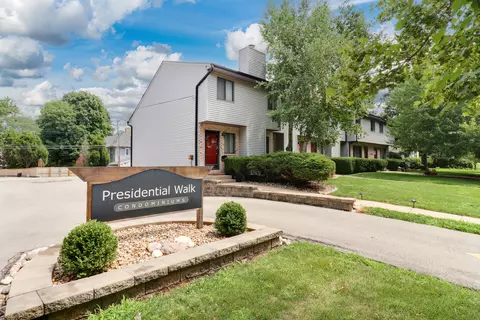 1110 E Jefferson St #19, Bloomington, IL 61701