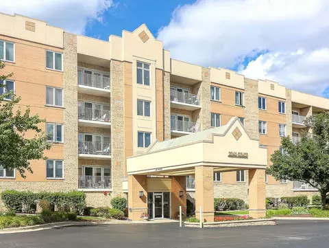 2240 S Grace St #212, Lombard, IL 60148