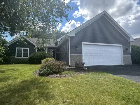 7431 Fairmont Ln, Rockford, IL 61107