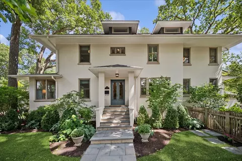 1249 Maple Ave, Wilmette, IL 60091