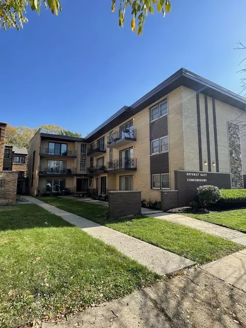 10425 S Hale Ave #2A, Chicago, IL 60643