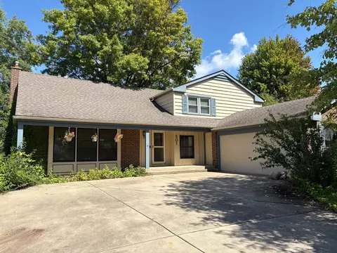 501 Ticonderoga Ln, Naperville, IL 60563