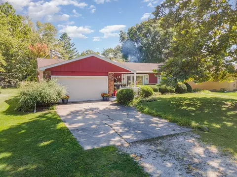 308 Arrowhead Dr, Shorewood, IL 60404