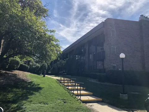 1502 Woodbridge Rd #2F, Joliet, IL 60436