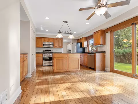 Kitchen - 3925 Charlemagne Dr, Hoffman Estates, IL 60192 photo 1 of 3