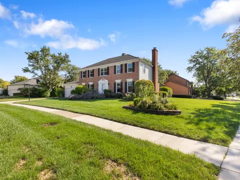 Exterior - 3925 Charlemagne Dr, Hoffman Estates, IL 60192 photo 3 of 6