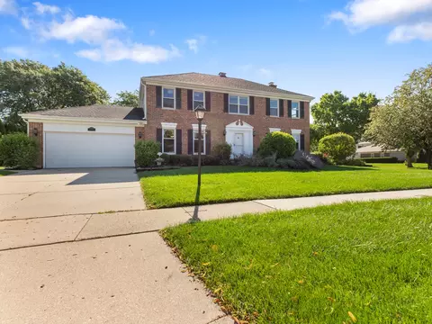 Exterior - 3925 Charlemagne Dr, Hoffman Estates, IL 60192 photo 2 of 6