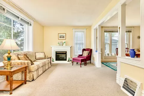 838 Cedar Ave, Elgin, IL 60120 photo 4