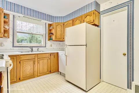 838 Cedar Ave, Elgin, IL 60120 photo 11