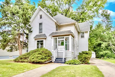 838 Cedar Ave, Elgin, IL 60120