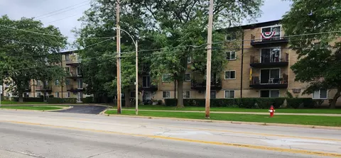2424 E Oakton St #3C, Arlington Heights, IL 60004