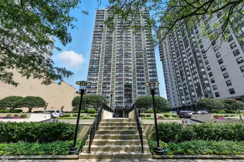 5733 N Sheridan Rd #28D, Chicago, IL 60660