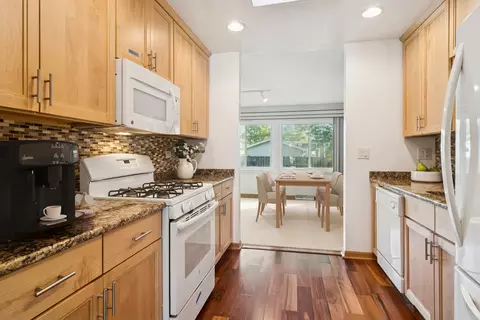 1355 Phoenix Dr, Des Plaines, IL 60018 photo 4