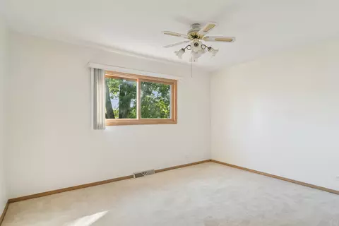 1355 Phoenix Dr, Des Plaines, IL 60018 photo 9