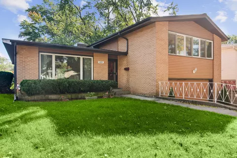1355 Phoenix Dr, Des Plaines, IL 60018