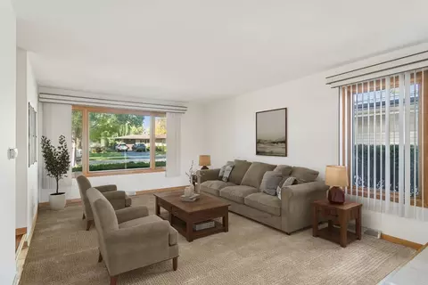 1355 Phoenix Dr, Des Plaines, IL 60018 photo 2