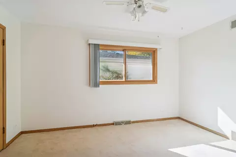 1355 Phoenix Dr, Des Plaines, IL 60018 photo 10