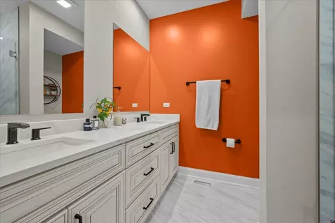 Bath - 64 Prairie Ct, Wheeling, IL 60090 photo 1 of 4