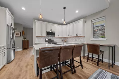 Kitchen - 64 Prairie Ct, Wheeling, IL 60090 photo 2 of 2