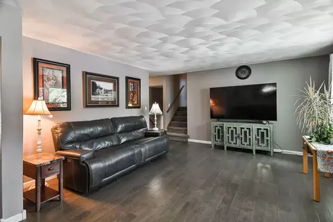745 Towne Dr, Freeport, IL 61032 photo 5