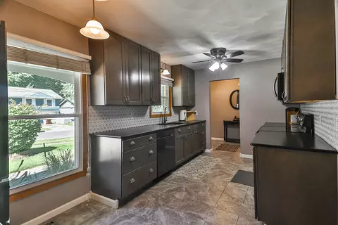 745 Towne Dr, Freeport, IL 61032 photo 11