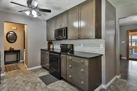 745 Towne Dr, Freeport, IL 61032 photo 8