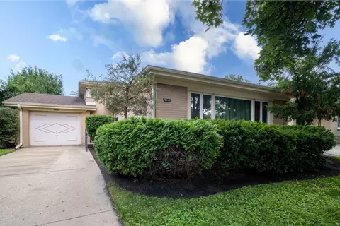 9449 Lavergne Ave, Skokie, IL 60077