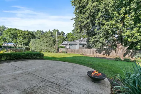 Exterior - 1810 E Boulder Dr, Mount Prospect, IL 60056 photo 2 of 4