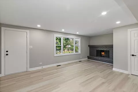Living - 1810 E Boulder Dr, Mount Prospect, IL 60056 photo 4 of 5
