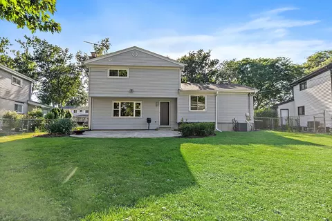 Exterior - 1810 E Boulder Dr, Mount Prospect, IL 60056 photo 4 of 4