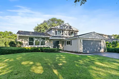 1810 E Boulder Dr, Mount Prospect, IL 60056