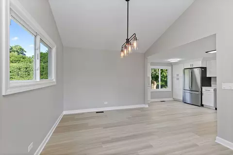 Dining - 1810 E Boulder Dr, Mount Prospect, IL 60056 photo 1 of 1