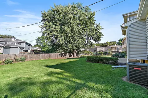 Exterior - 1810 E Boulder Dr, Mount Prospect, IL 60056 photo 3 of 4