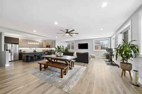 2304 W Jackson Blvd #1E, Chicago, IL 60612