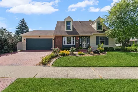 388 Canyon Trl, Carol Stream, IL 60188