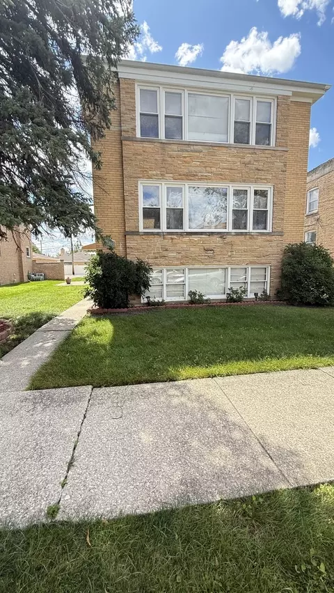 10301 W Chaucer St, Westchester, IL 60154