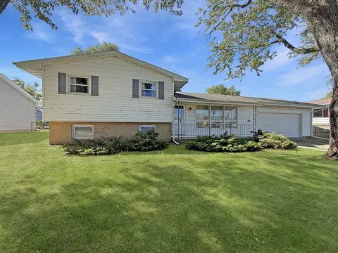 1612 Carolina Dr, Rantoul, IL 61866