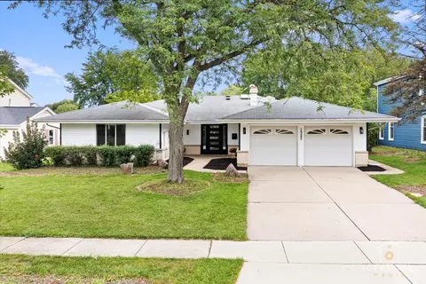 1327 Churchill Rd, Schaumburg, IL 60195