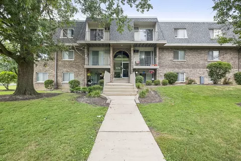 974 Crabapple Dr #308, Prospect Heights, IL 60070