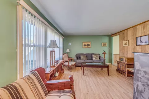 Living - 237 S Rush St, Itasca, IL 60143 photo 1 of 3