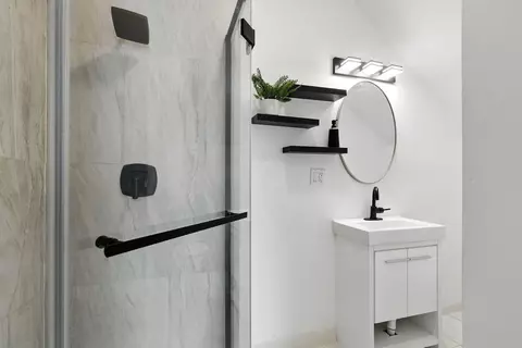 Bath - 838 E 90th St, Chicago, IL 60619 photo 2 of 4