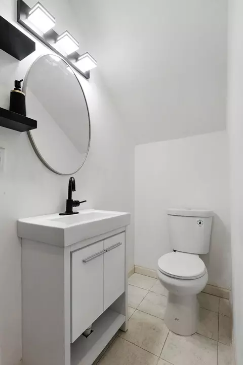 Bath - 838 E 90th St, Chicago, IL 60619 photo 1 of 4
