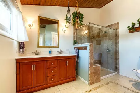 Bath - 2201 Benjamin Ln #6, Bloomington, IL 61701 photo 1 of 2