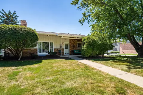 Exterior - 2201 Benjamin Ln #6, Bloomington, IL 61701 photo 11 of 11