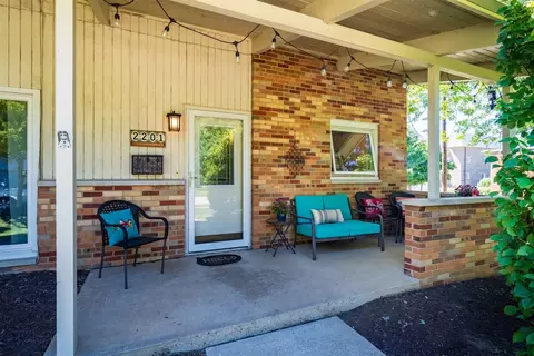 Exterior - 2201 Benjamin Ln #6, Bloomington, IL 61701 photo 2 of 11