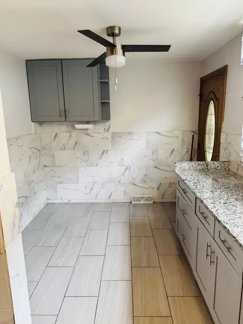 Kitchen - 2017 Pine St #B, Des Plaines, IL 60018 photo 2 of 2
